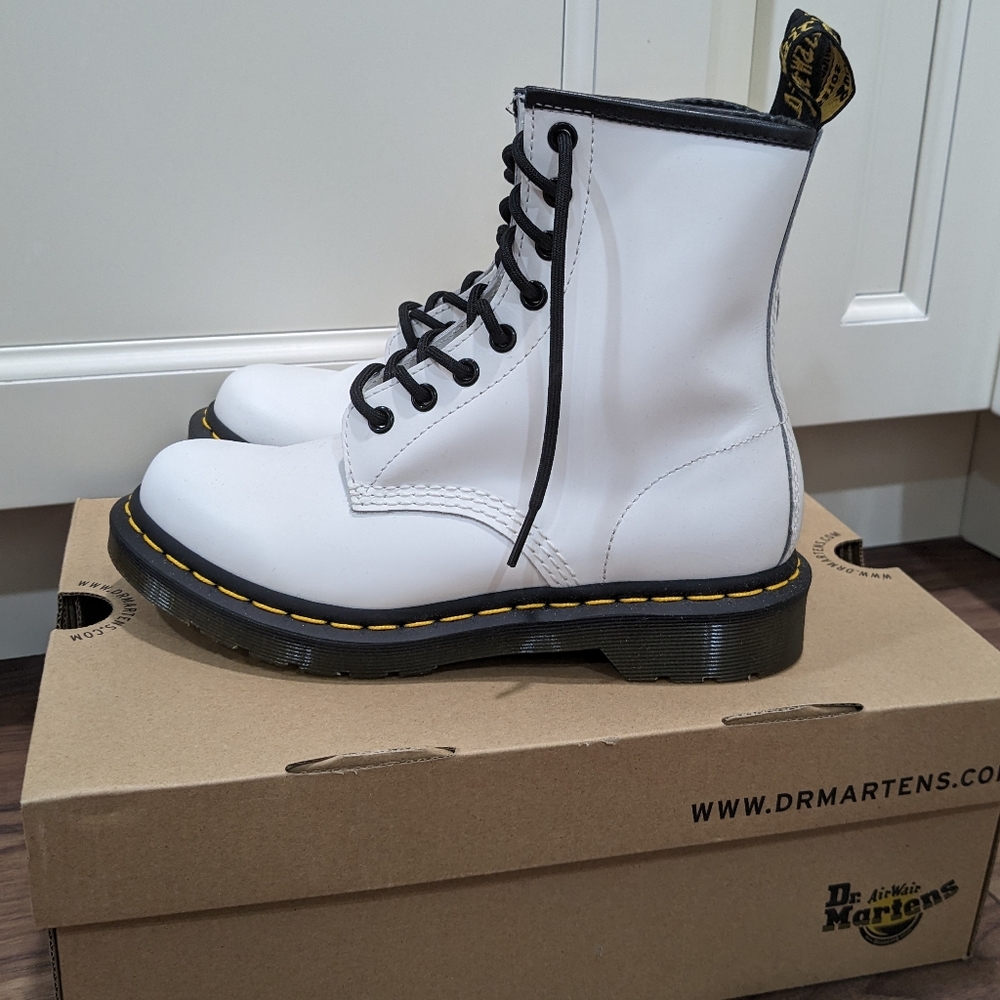 Dr. Martens 1460 white smooth leather 8 eye lace up boots new